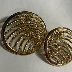 Vtg gold-tone  twisted rope-style arcs Earrings